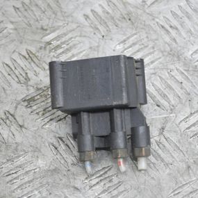 Блок клапанів пневмопідвіски Mercedes S213 W251 2005-2023 Модуль клапанів пневмопідвіски Мерседес A2513200158