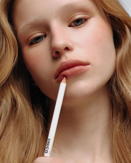 Олівець для губ UNICO Lip Pencil with peptides - Naked (1.14 g) | Зображення 2