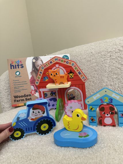Деревянная развивающая игрушка Kids hits, набор блоков Ферма, 11 дет. в коробке р. 34*25,5*3,3 см | Зображення 1