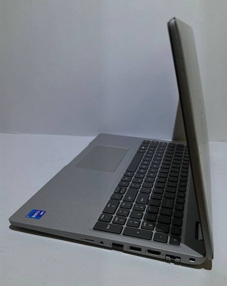 Мобильная рабочая станция Б-класс Dell Precision 3560 / 15.6" (1920x1080) TN / Intel Core i7-1165G7 (4 (8) ядра по 2.8 - 4.7 GHz) / 16 GB DDR4 / 256 GB SSD / nVidia Quadro T500, 2 GB GDDR6, 64-bit / WebCam / Win 11 Pro б/у | Зображення 4