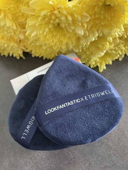 Набір велюрових пуховок для пудри lookfantastic x trigwell cosmetics velvet powder puffs