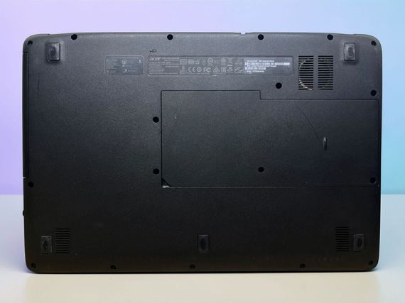 Ноутбук Acer Aspire ES1-533 / 15.6" (1366x768) TN / Intel Pentium N4200 (4 ядра по 1.1 - 2.5 GHz) / 4 GB DDR3 / 120 GB SSD / Intel HD Graphics 505 / WebCam б/в | Зображення 4