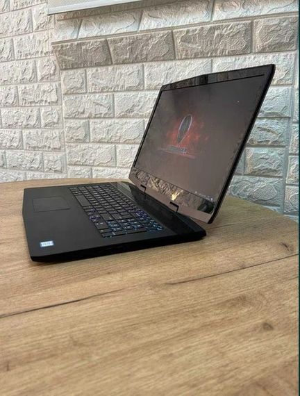 Ноутбук Dell Alienware m17 17,3" i7 8750H 16Gb SSD 1Tb NVMe RTX 2070 MaxQ Б/У | Зображення 3