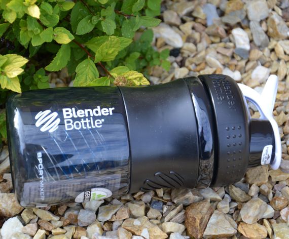 Спортивний шейкер (пляшка) BlenderBottle SportMixer Flip 20oz/590ml Black/White | Зображення 1