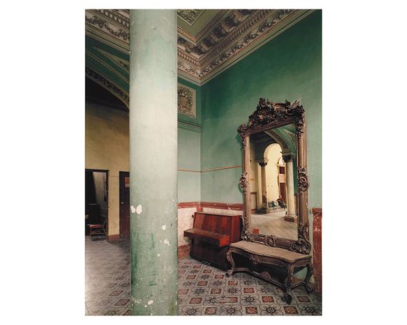 Книга альбом известных фотографов Роберт Полидори Robert Polidori: Havana книги про искусство фотографии | Зображення 2