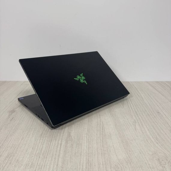 Игровой ноутбук Б-класс Razer Blade 16 RZ09-0483 / 16" (2560x1600) MiniLED / Intel Core i9-13950HX (24 (32) ядра по 2.2 - 5.5 GHz) / 16 GB DDR5 / 1000 GB SSD NVMe / nVidia GeForce RTX 4090, 16 GB GDDR6, 256-bit / WebCam б/у | Зображення 5