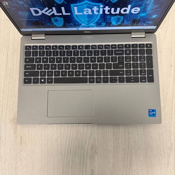 Ультрабук Dell Latitude 5520 / 15.6" (1920x1080) IPS / Intel Core i5-1145G7 (4 (8) ядра по 4.4 GHz) / 8 GB DDR4 / 256 GB SSD / Intel Iris Xe Graphics / WebCam б/у | Зображення 2