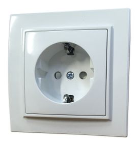 Розетка внутренней установки 1-я з/к с защитная шторка белая IP20 Malta Ny95000959