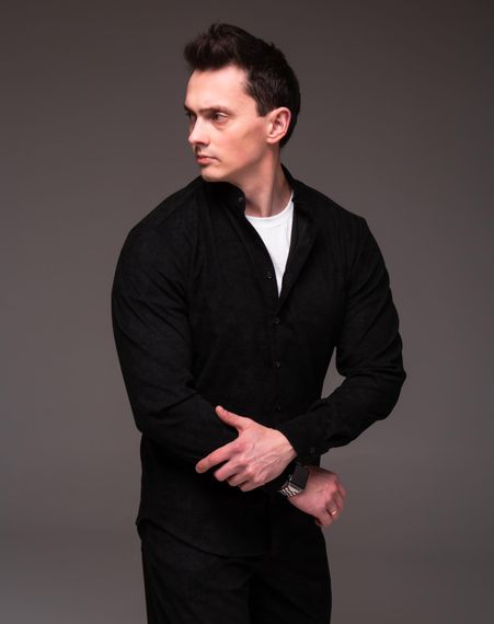 Чоловіча вельветова сорочка з коміром стійка та довгим рукавом на ґудзиках колір чорний, розмір М RA2334 | Зображення 1