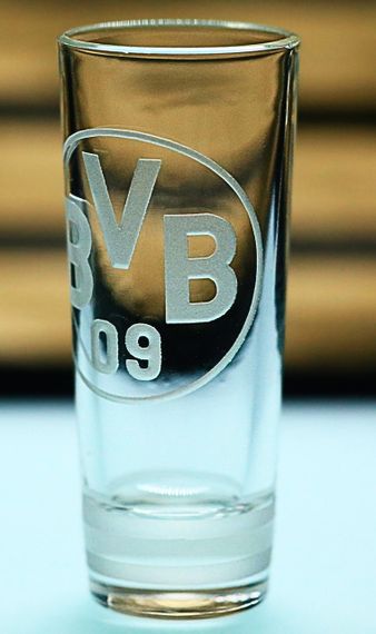 Подарункова чарка глянцева 60 мл з гравіюванням футбольного клубу Боруссія Дортмунд Borussia Dortmund | Зображення 2