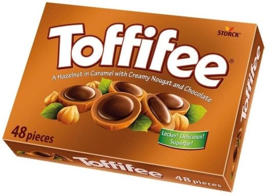 Цукерки шоколадно карамельні в коробці Toffifee 400 г