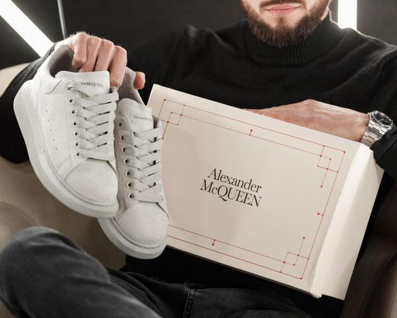 Кросівки замшеві Alexander McQueen Light Grey / Маквіни замшеві cвітло сірі з сірою підошвою | Зображення 7