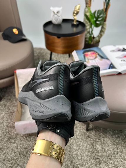 Чоловічі кросівки Air Zoom Winflo 8 Shield Black Dark Grey Space весна / лето / осень A3643 44 28 см | Зображення 1