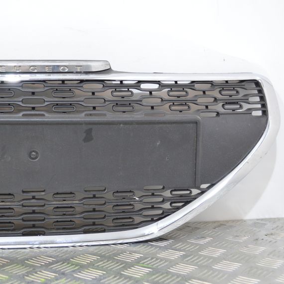 Решітка радіатора Peugeot 208 2012-2015 дорестайл Решітка переднього бампера Пежо 208 9672794377 | Зображення 2