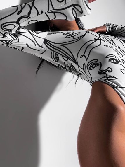 Женское боди из микродайвинга с принтом и длинным рукавом RO130 цвет черно-белый, размер 46/48 | Зображення 3