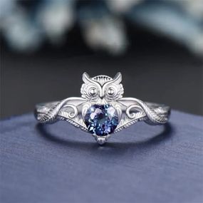 Срібна каблучка сова з блакитним каменем фіанітом, стильний подарунок на День святого Валентина, розмір 18