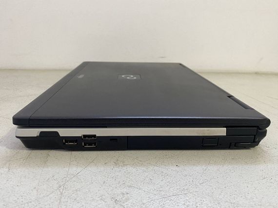 Мобільна робоча станція Fujitsu Celsius H710 / 15.6" (1920x1080) TN / Core i7-2720QM (4 (8) ядра по 2.2 - 3.3 GHz) / 16 GB DDR3 / 128 GB SSD / Quadro 1000M, 2 GB GDDR3, 128-bit / WebCam б/в + Подарунок зубна щітка Colgate | Зображення 2