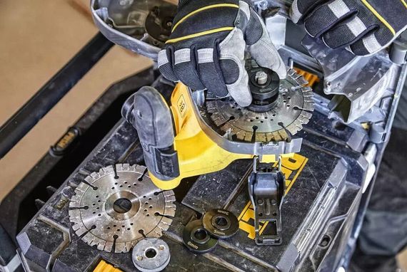 Штроборіз акумуляторний DeWalt без АКБ та ЗП DCG200NT | Зображення 8