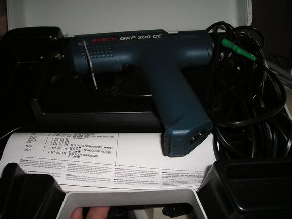 Пистолет клеевой Bosch GKP 200 CE, 500 Вт, подача клея 30 г/мин, O стержня 11 мм, 0.4 кг (0.601.950.703) | Зображення 3