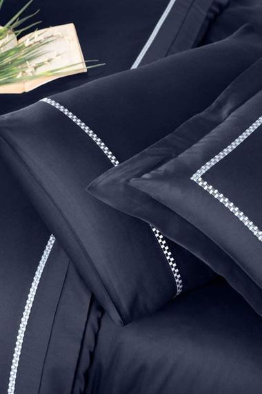 Постельное белье First Choice V.I.P Satin Moonlight 200 х 220 см Pierre Navy Blue | Зображення 1