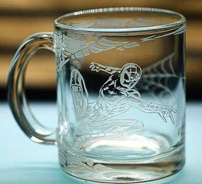 Подарочная чашка детская для чая воды 320 мл с гравировкой человек паук глянец