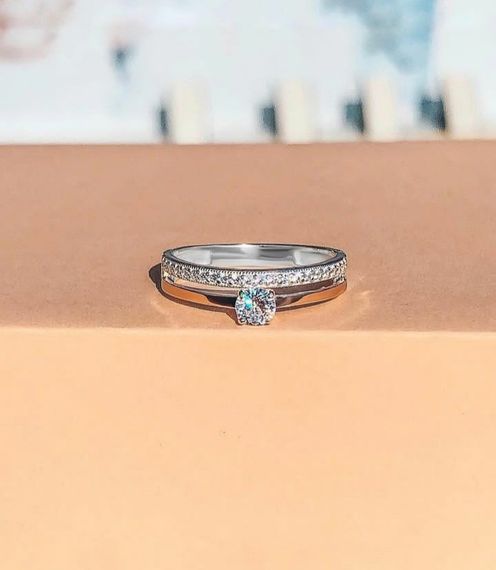 Серебряное кольцо с золотой пластиной и дорожкой фианитов Artsriblo арт19к