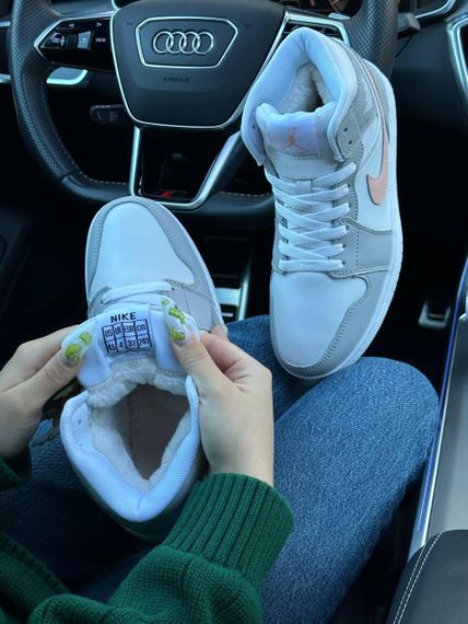 Зимові жіночі кросівки  Air Jordan 1 Retro High Grey White Pink Fur , В'єтнам 37 23.5 см | Зображення 5