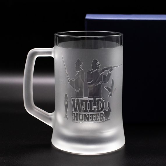 Подарочный бокал для пива  670 мл с гравировкой  лучшему охотнику и рыбаку