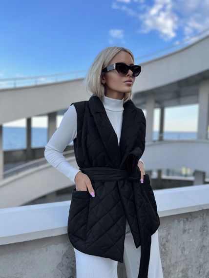 Женская стеганая жилетка с поясом NA1038 цвет черный, размер 46/48