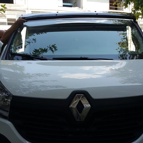 Козырек на лобовое стекло (черный глянец, 5мм) для Renault Trafic 2015-2024 гг | Зображення 5