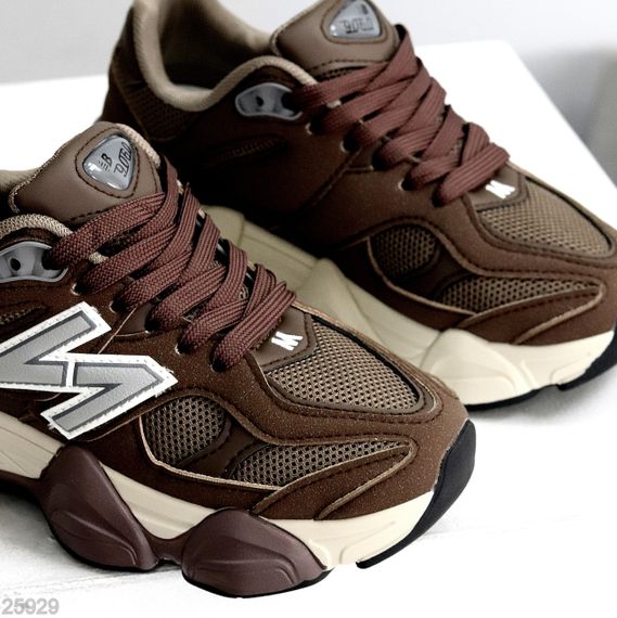 Трендовые комбинированные шоколадные кроссовки в стиле спорт-шик