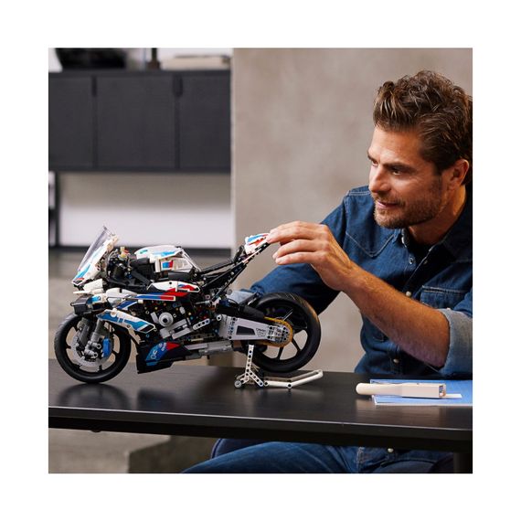 Конструктор LEGO Technic BMW M 1000 RR (42130) | Зображення 2