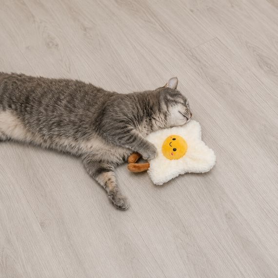 Іграшка Trixie для котів Яєчня XXL з шелестом плюш з котячою м'ятою кремовий/жовтий 18 см | Зображення 3