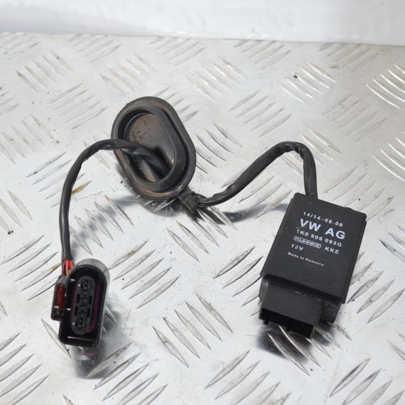 Блок керування паливним насосом Seat Ibiza Leon Toledo 2005-2015 Модуль паливного насоса Сеат 1K0906093G