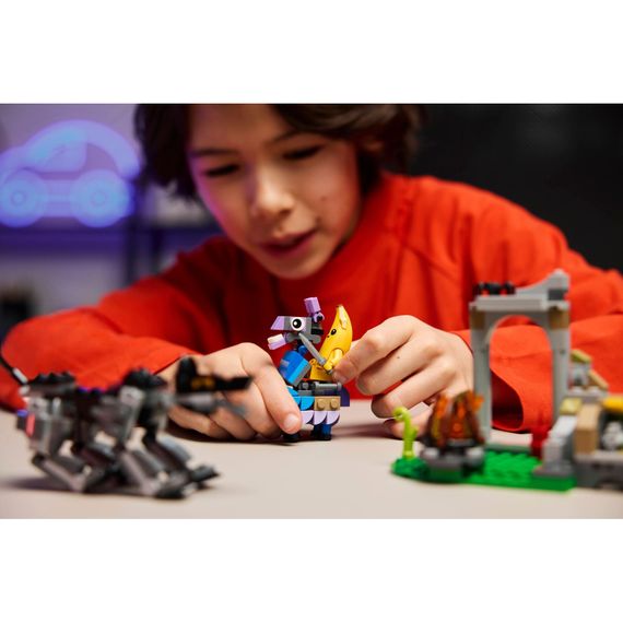 Конструктор LEGO Fortnite Табір Peely та Sparkplug (77075) | Зображення 9