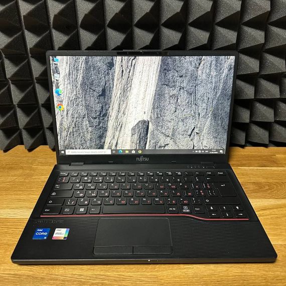 Ультрабук Fujitsu LifeBook E5412 / 14" (1920x1080) IPS / Intel Core i5-1235U (10 (12) ядер по 3.3 - 4.4 GHz) / 16 GB DDR4 / 256 GB SSD / Intel Iris Xe Graphics / WebCam б/в | Зображення 1