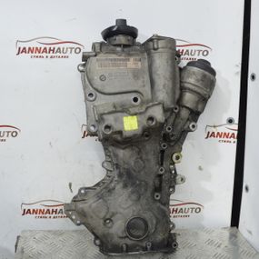 Кришка двигуна передня 1.6 FSI 16V Volkswagen Golf V 2003-2008 Кришка розподільчого валу Фольксваген 03C109211G