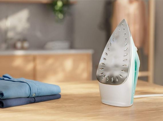 Праска Electrolux , 2200Вт, 250мл, паровий удар 90гр, нерж. сталь, зелено-білий (E5SI2-2AM) | Зображення 5