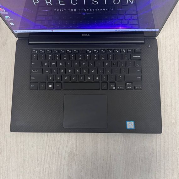 Ноутбук рабочая станция Б-класс Dell Precision 5510 / 15.6" (3840x2160) IPS Touch / Intel Core i7-6820HQ (4 (8) ядра по 2.7 - 3.6 GHz) / 8 GB DDR4 / 256 GB SSD / nVidia Quadro M1000M, 2 GB DDR3, 128-bit / HDMI б/у | Зображення 2