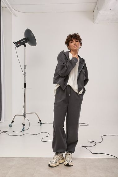 Спортивний костюм вільного фасону з вишитим написом - темно-сірий цвет, S/M (є розміри) | Зображення 4