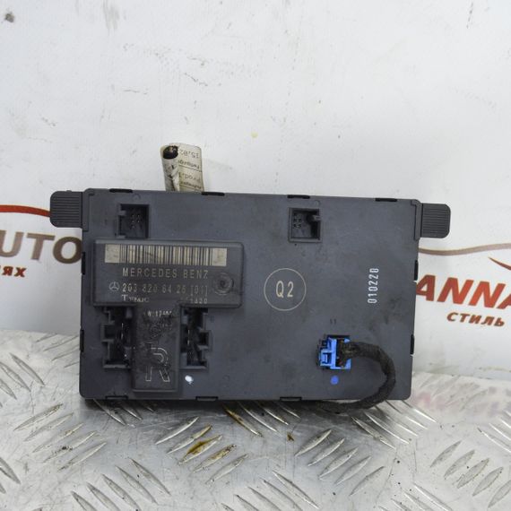 Блок комфорта Mercedes C-Class W203 блок управління передніх правих дверей Мерседес Ц-Клас 2038206426