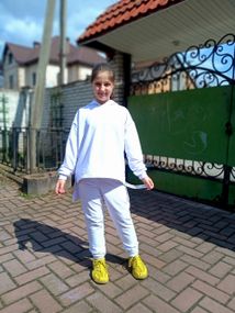 Білий спортивний костюм