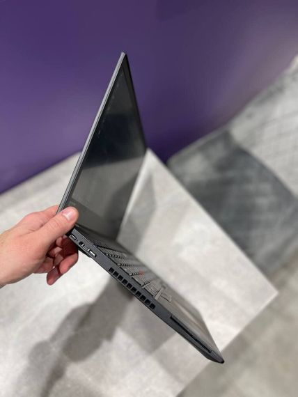 Ноутбук Lenovo ThinkPad T580 / 15.6" (1920x1080) IPS / Intel Core i5-8250U (4 (8) ядра по 1.6 - 3.4 GHz) / 8 GB DDR4 / 240 GB SSD / Intel UHD Graphics 620 / WebCam б/в | Зображення 3