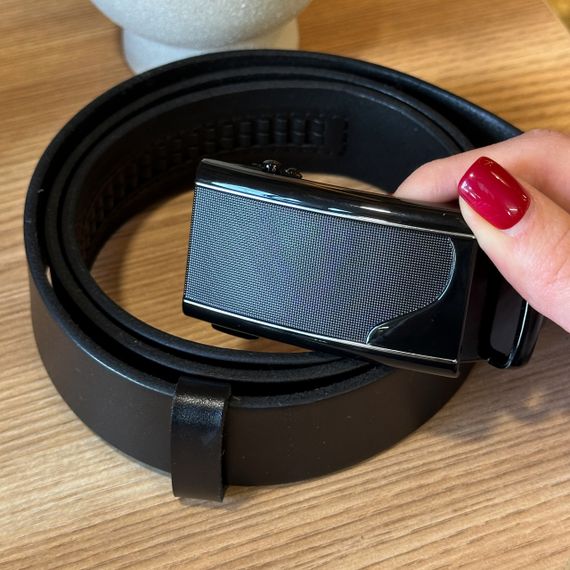 Мужской кожаный ремень с пряжкой автомат 8490