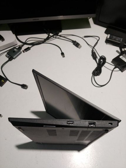 Ноутбук Б-класс Lenovo ThinkPad E14 Gen 2 / 14" (1920x1080) IPS / AMD Ryzen 5 4500U (6 ядер по 2.3 - 4.0 GHz) / 8 GB DDR4 / 120 GB SSD / AMD Radeon RX Vega 6 Graphics / WebCam / Windows 11 б/у | Зображення 4