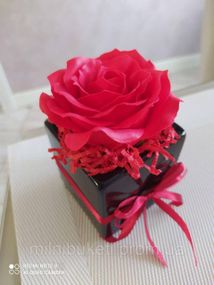 Букет  мыльных цветов в керамическом горшочке "Роза"