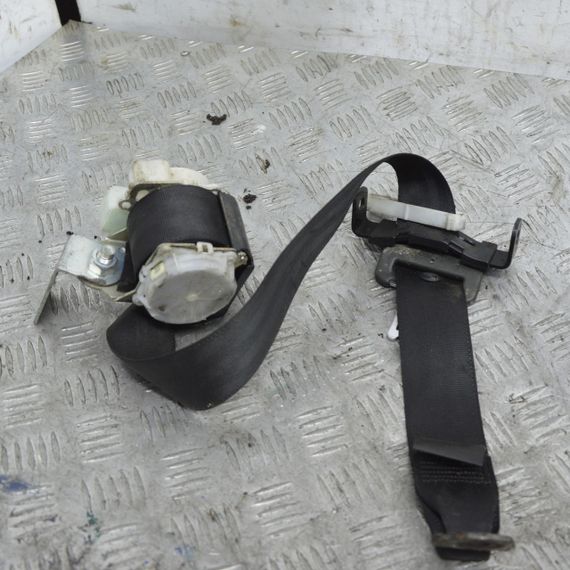 Ремінь безпеки заднього сидіння Nissan Navara D40 2005-2010 лівий ремінь задній Ніссан L071501