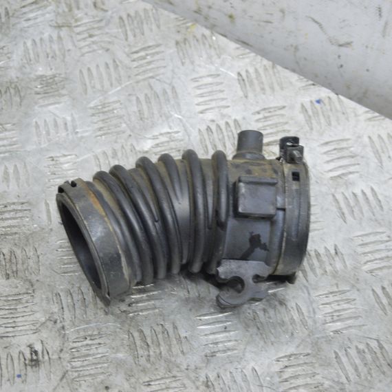 Патрубок повітряного фільтра 1.8 / 2.0 16V Mazda 6 GH 2008-2012 Трубка шланг повітря Мазда 6 L83713221 | Зображення 1