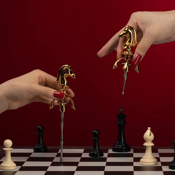 Уретральний катетер Кінь з колекції Шахи з двома насадками UPKO Knight The Chess sexstyle | Зображення 1