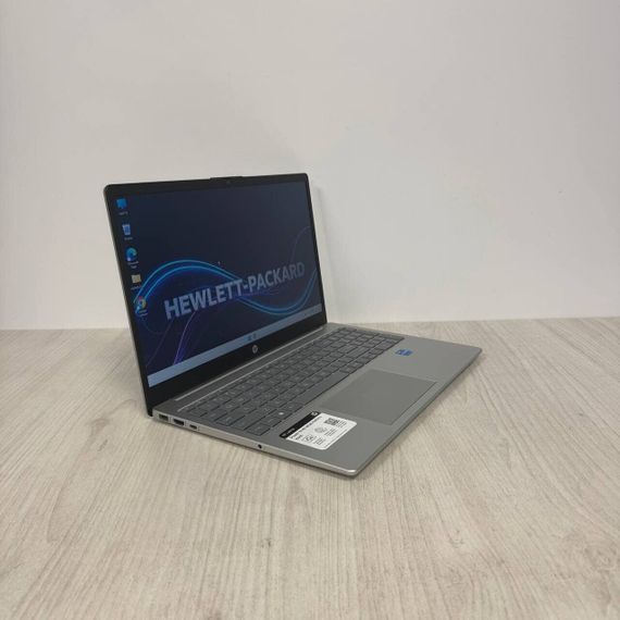 Ультрабук HP 15-fd0445nr / 15.6" (1366x768) TN / Intel Core i5-1235U (10 (12) ядер 3.3 - 4.4 GHz) / 8 GB DDR4 / 256 GB SSD / Intel Iris Xe Graphics / WebCam б/в | Зображення 4